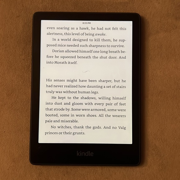 Kindle Paperwhite 11th Gen. Comes with 2 cases! Great condition. - Picture 5 of 7